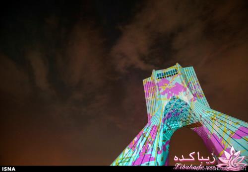 نورپردازی برج آزادی توسط هنرمند آلمانی